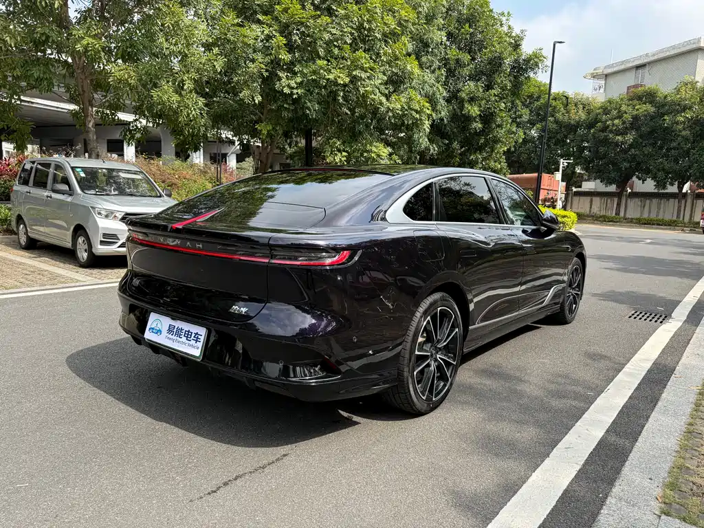 VOYAH LANTU CHASING LIGHT