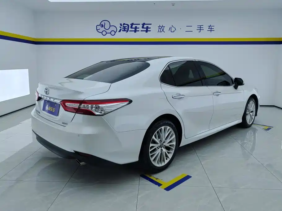 Toyota Camry — миниатюра 3