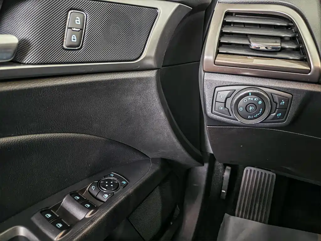 Ford Mondeo — миниатюра 8