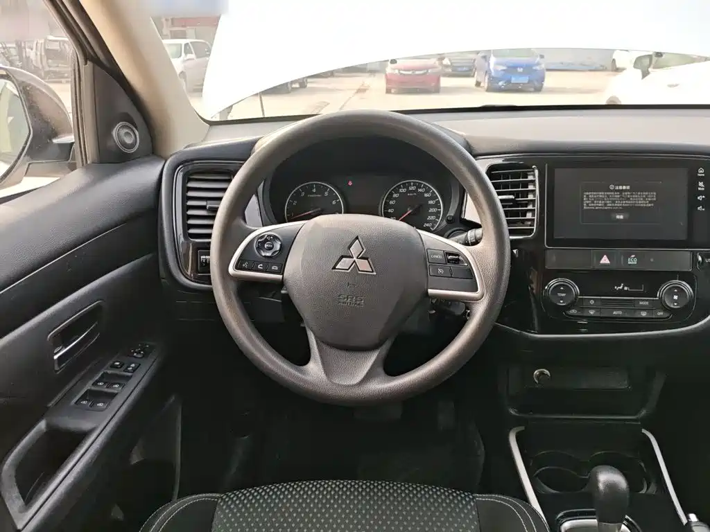 Mitsubishi Outlander — миниатюра 7