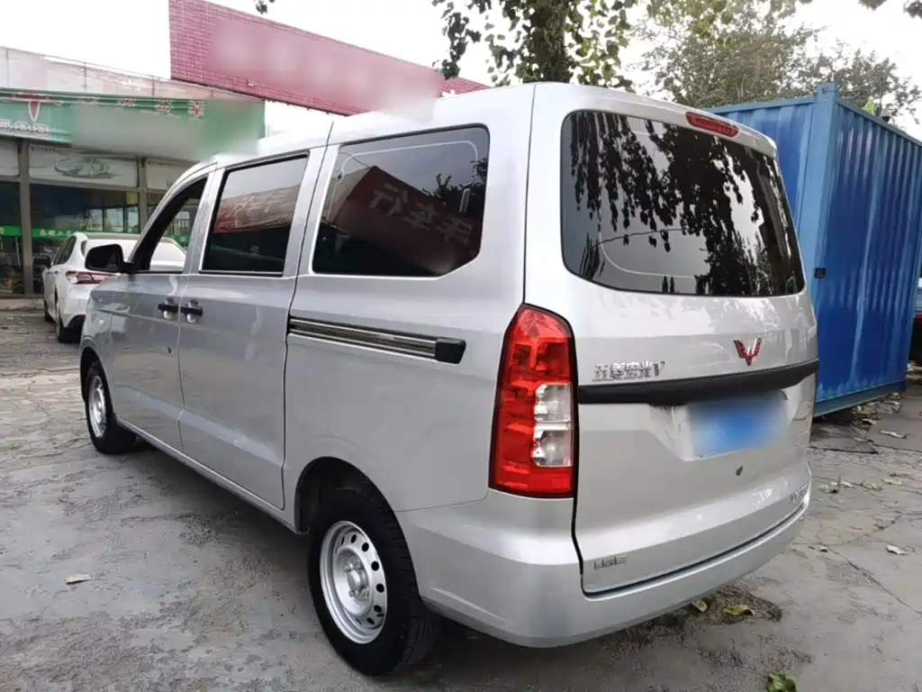 Wuling Hongguang V — миниатюра 5