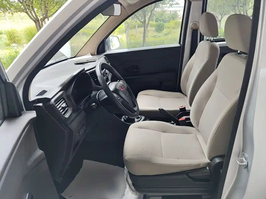 Wuling Hongguang V — миниатюра 15