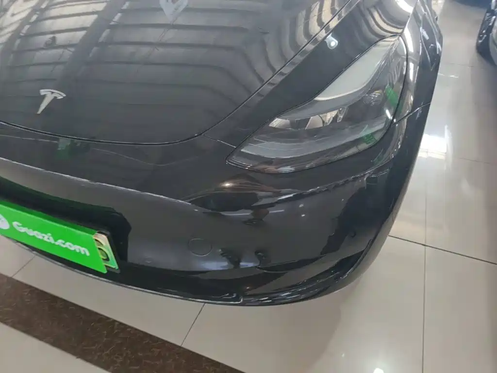 Tesla Model Y — миниатюра 24
