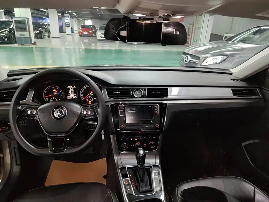 Volkswagen Passat — миниатюра 10