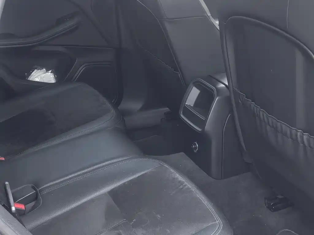 Porsche Macan — миниатюра 8