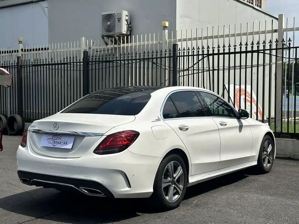 Mercedes-Benz C-Class — миниатюра 12
