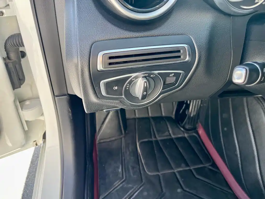 Mercedes-Benz C-Class — миниатюра 5