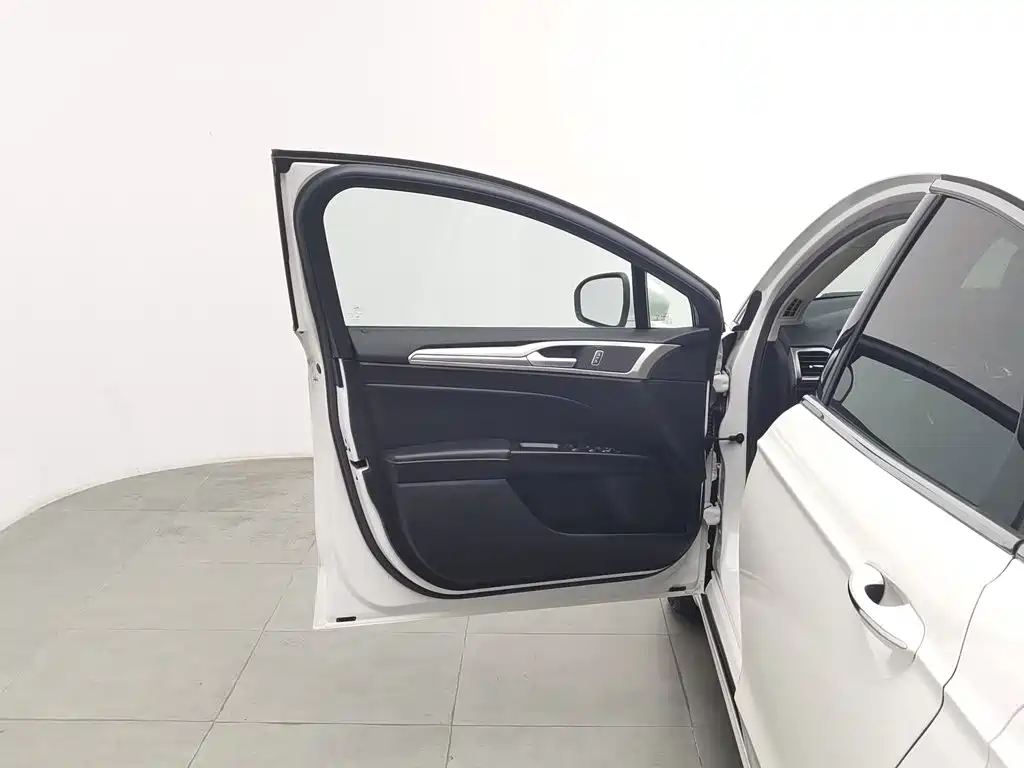 Ford Mondeo — миниатюра 8