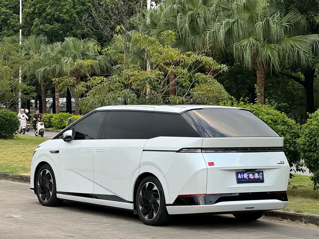 XPeng X9 — миниатюра 4