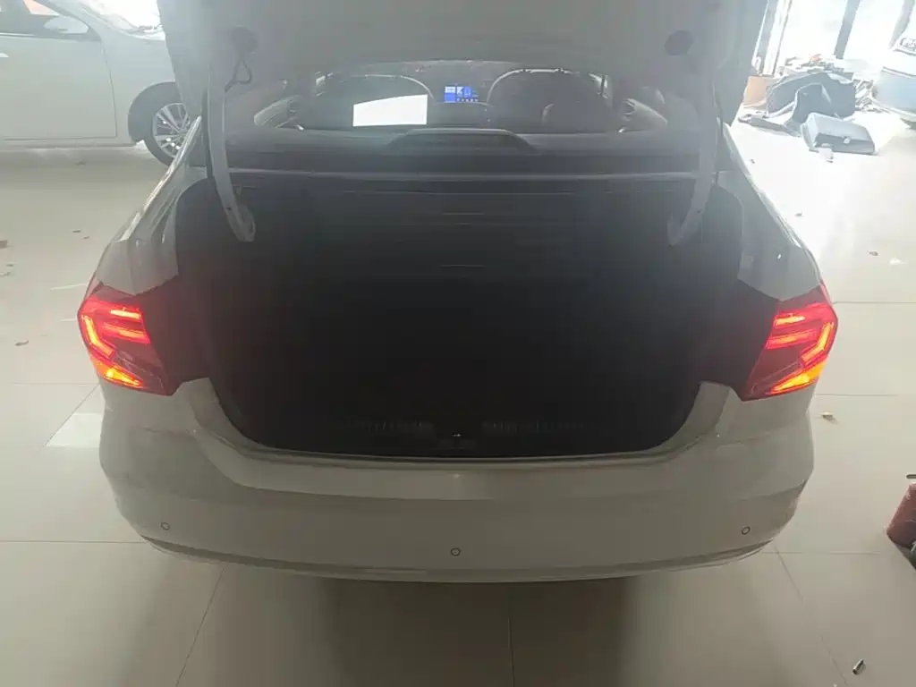 Volkswagen Jetta — миниатюра 19