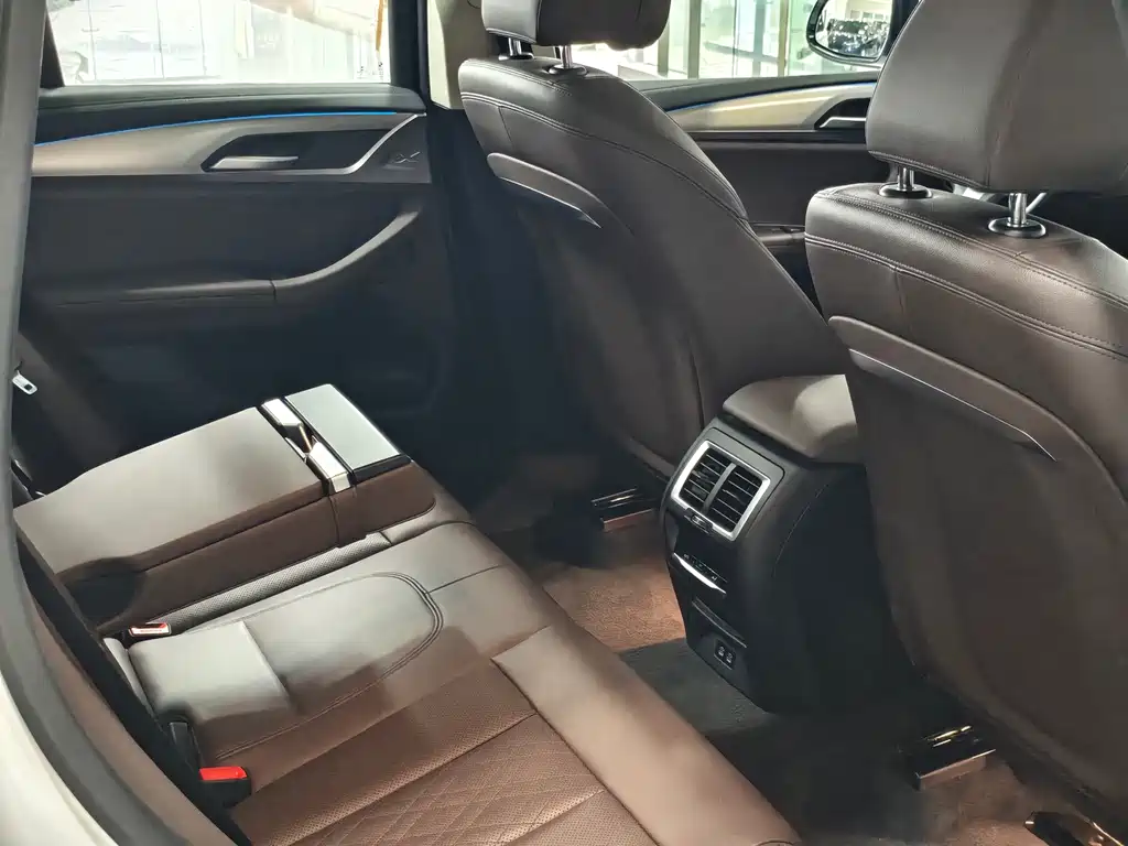 BMW iX3 — миниатюра 16