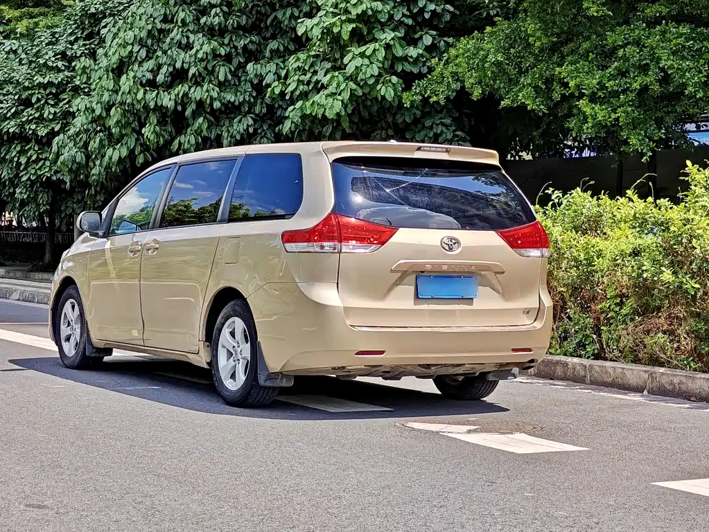 Toyota Sienna 2011 Sienna 2.7L
