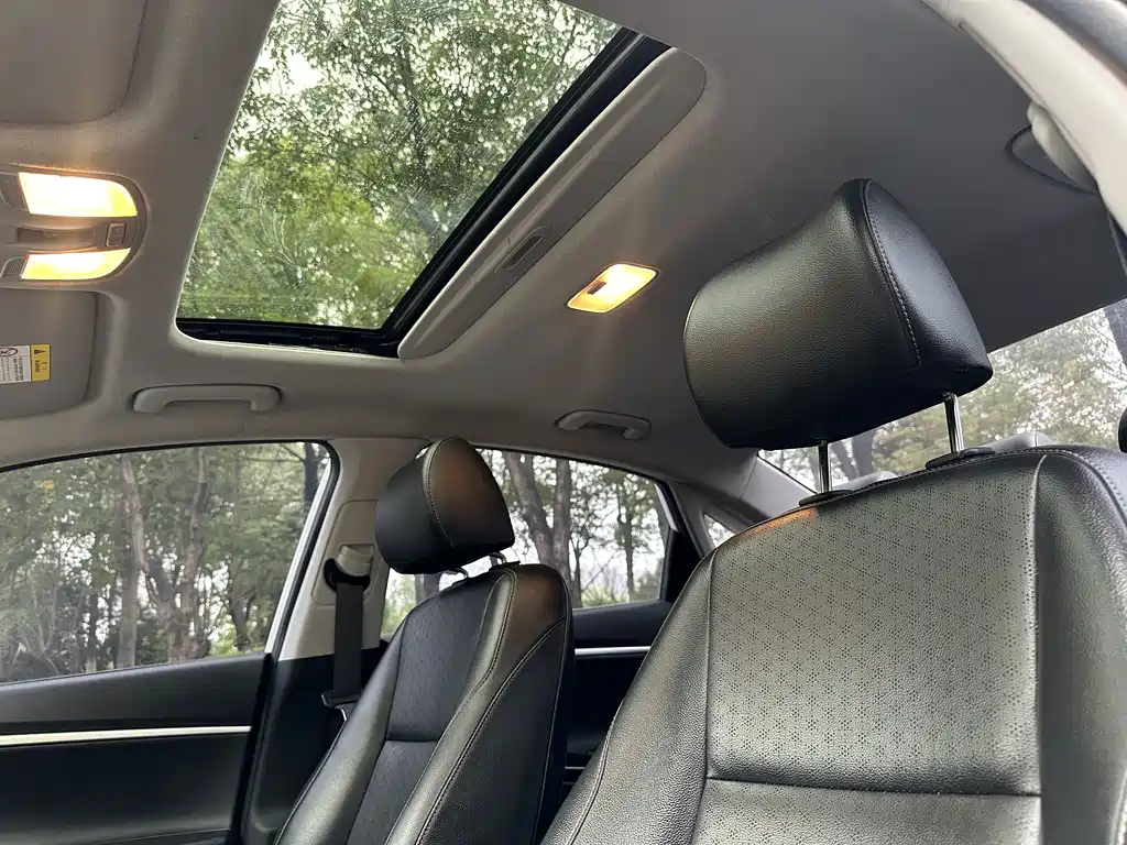 Hyundai Elantra — миниатюра 12