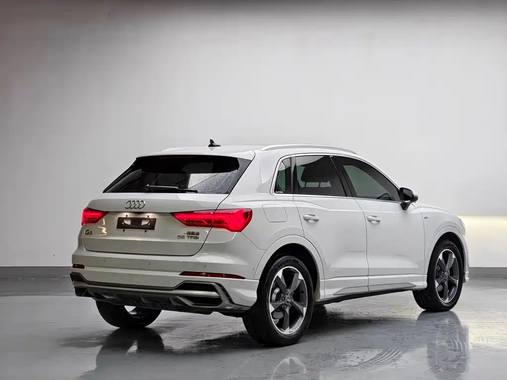 Audi Q3 2023 35 TFSI Fashion (1.4T)
