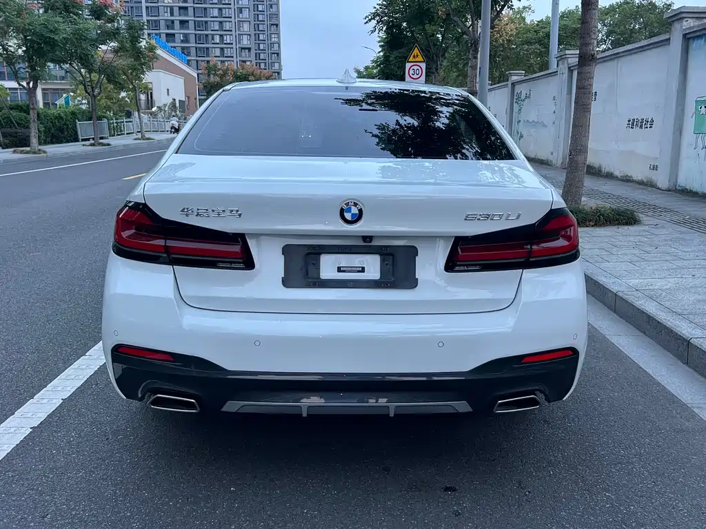BMW 5 Series — миниатюра 14