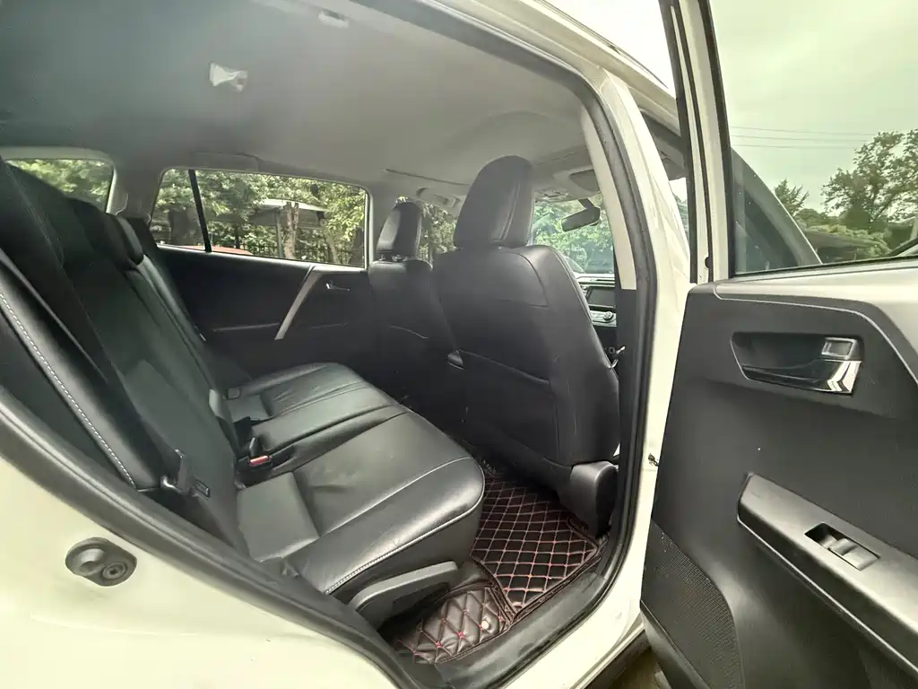 Toyota RAV4 — миниатюра 12