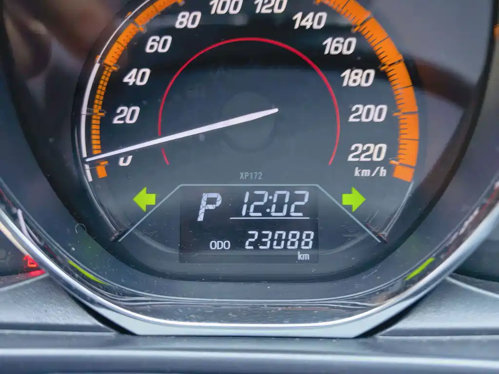 Toyota Yaris L — миниатюра 5