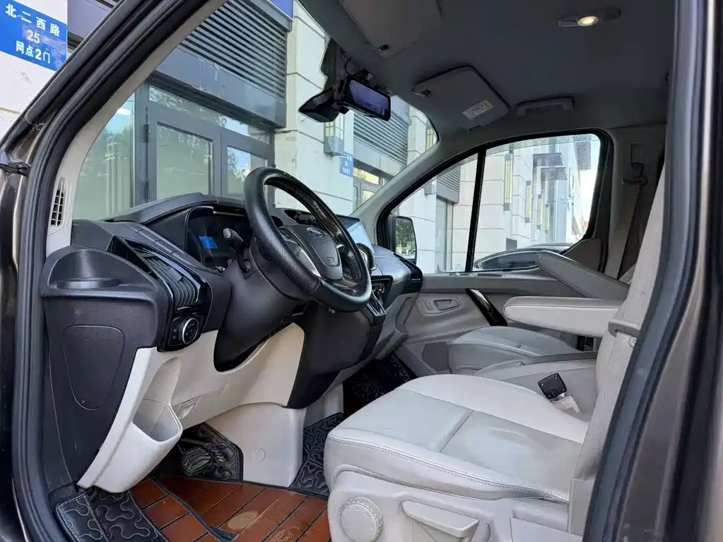 Ford Tourneo — миниатюра 6