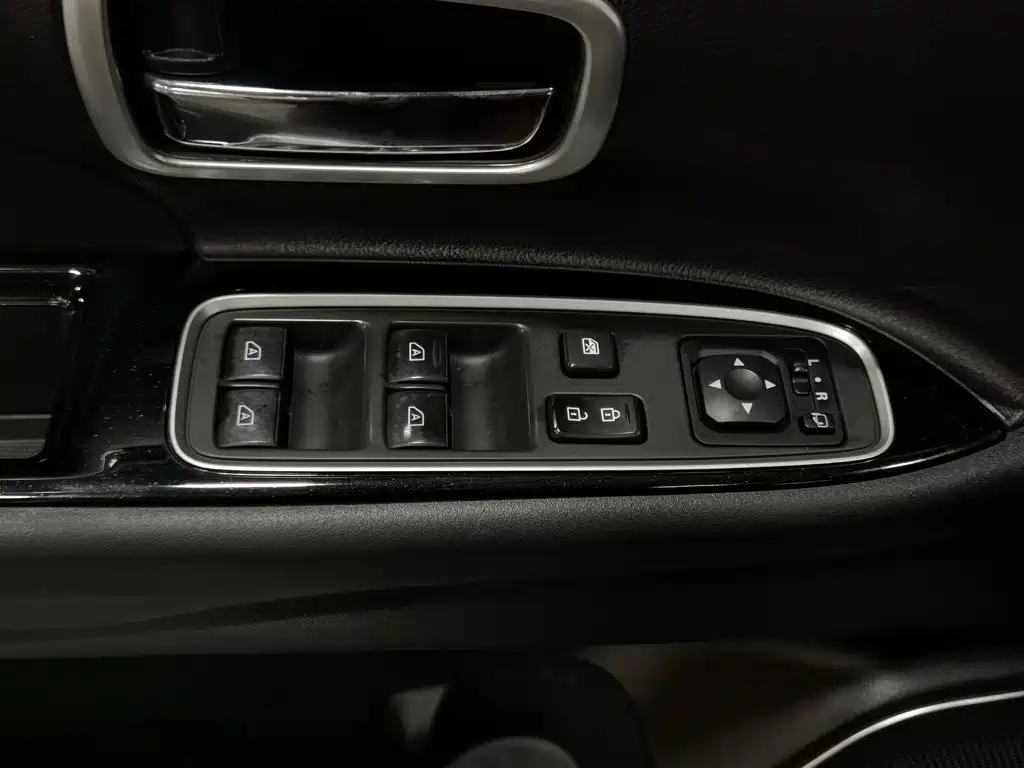 Mitsubishi Outlander — миниатюра 9