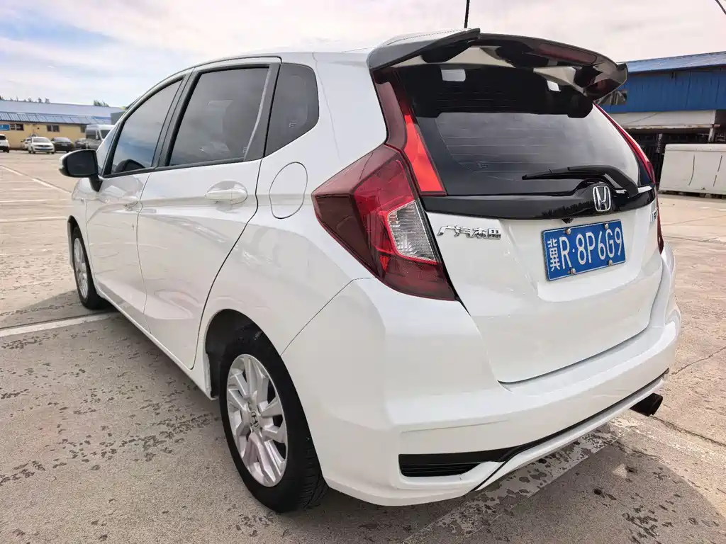 Honda Fit — миниатюра 6