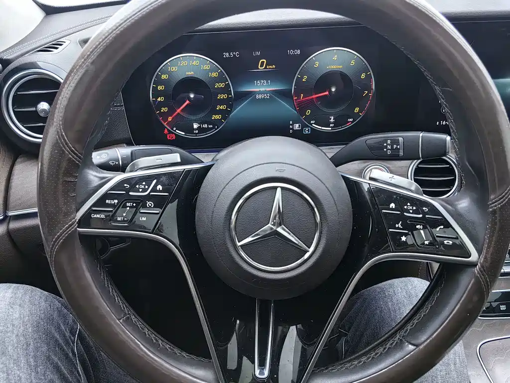 Mercedes-Benz E-Class — миниатюра 12