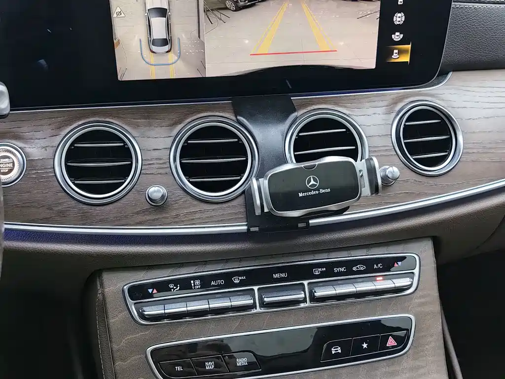 Mercedes-Benz E-Class — миниатюра 13