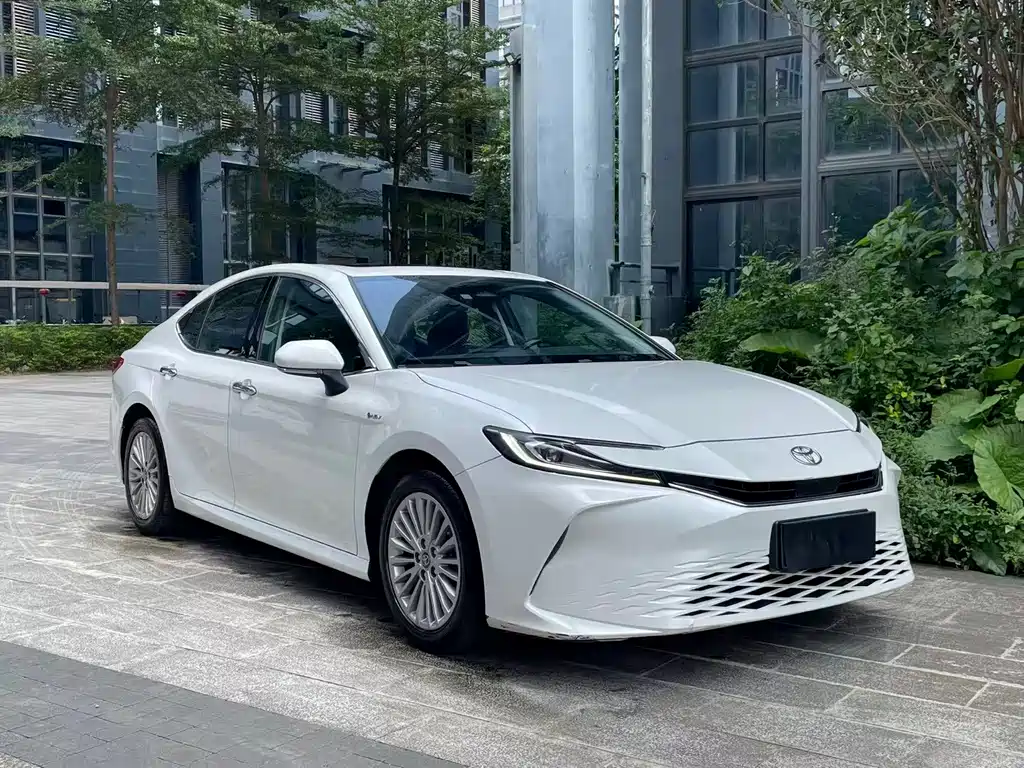 Toyota Camry — миниатюра 3