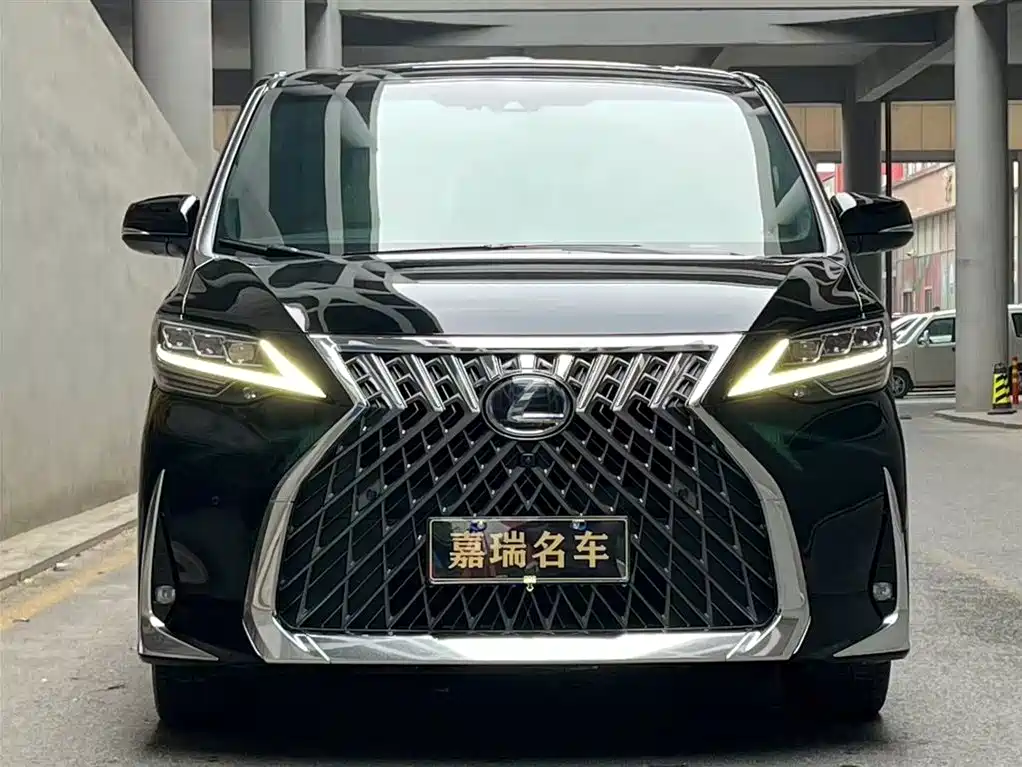 Lexus LM 2020 300h мест