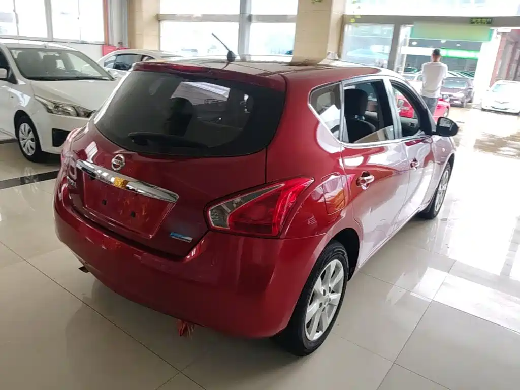 Nissan Tiida — миниатюра 7
