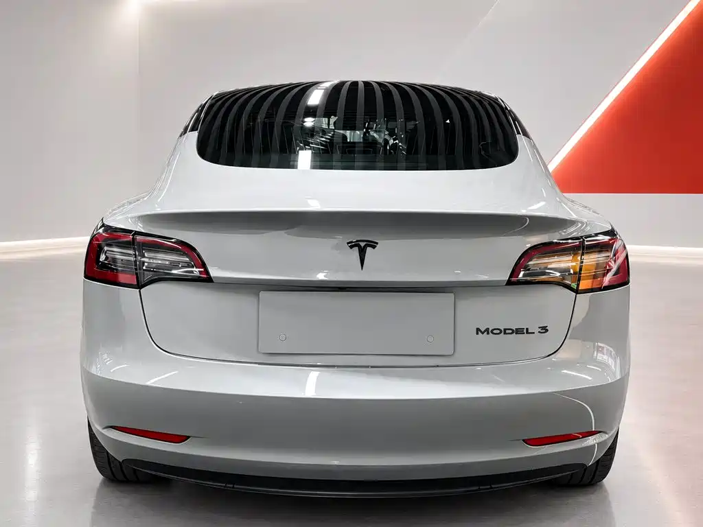 Tesla Model 3 — миниатюра 5