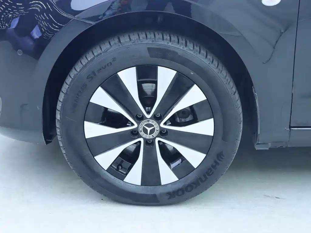 Mercedes-Benz Vito 2023 2.0T 7 мест