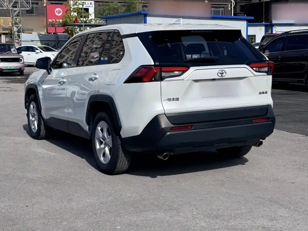 Toyota RAV4 — миниатюра 12