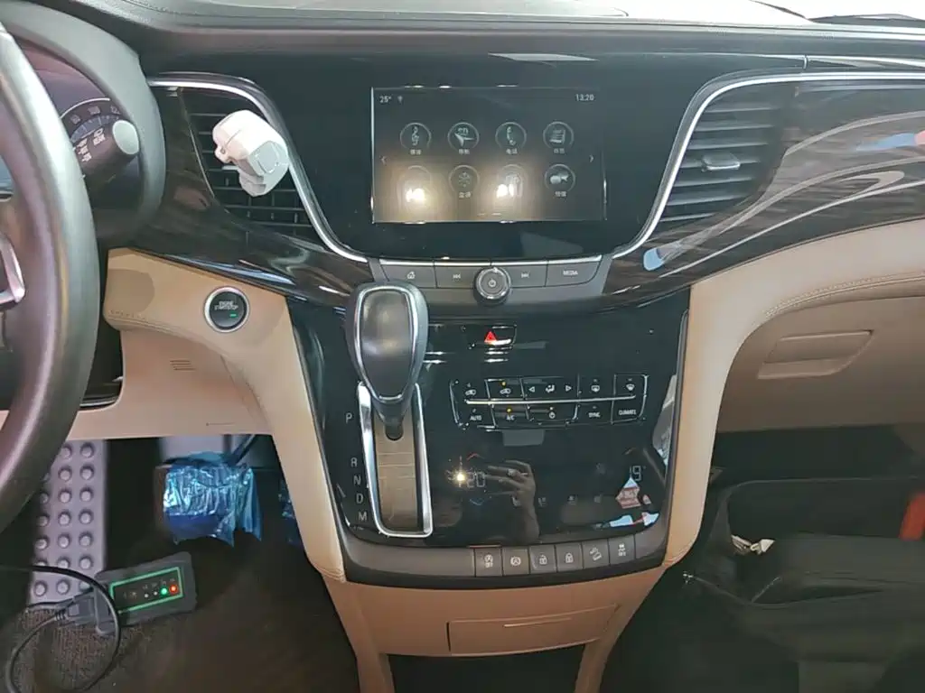 Buick GL8 — миниатюра 13