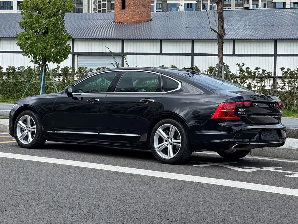 Volvo S90 — миниатюра 18