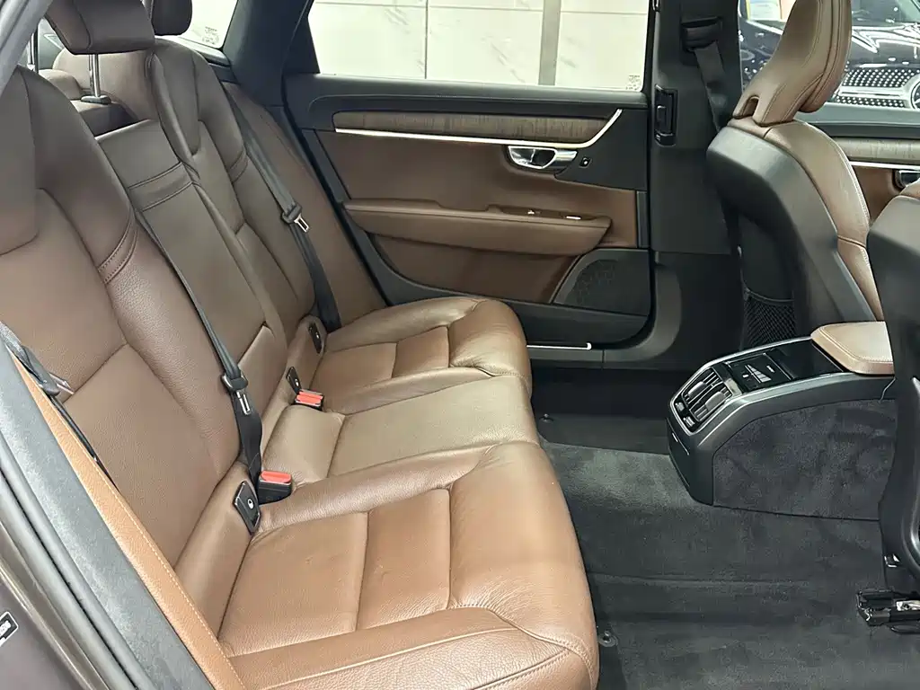 Volvo S90 — миниатюра 11