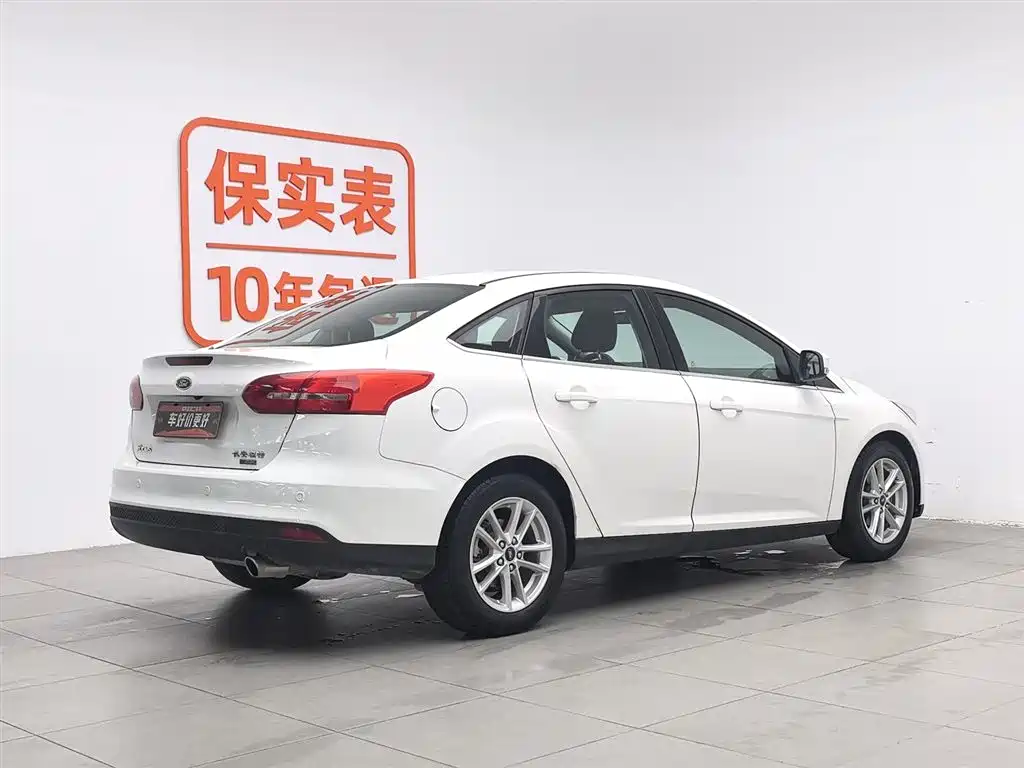 Ford Focus 2015 EcoBoost 180 AT Elite