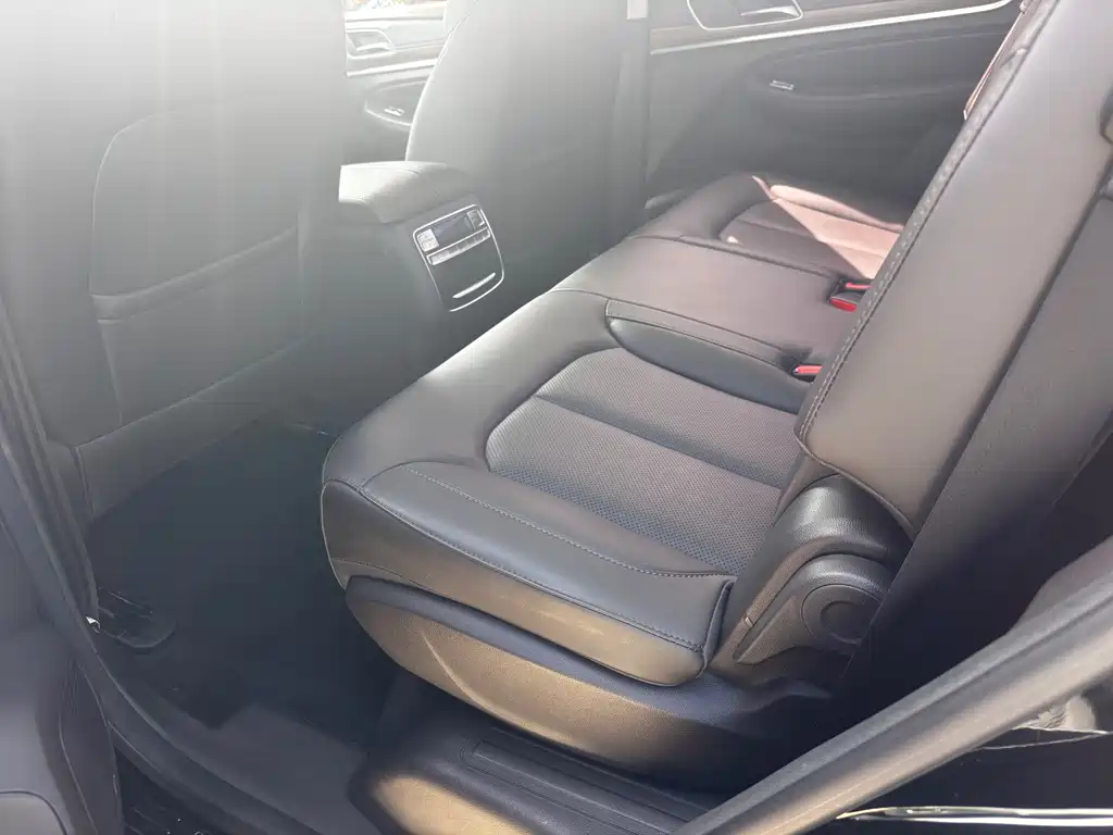 Roewe RX8 — миниатюра 18