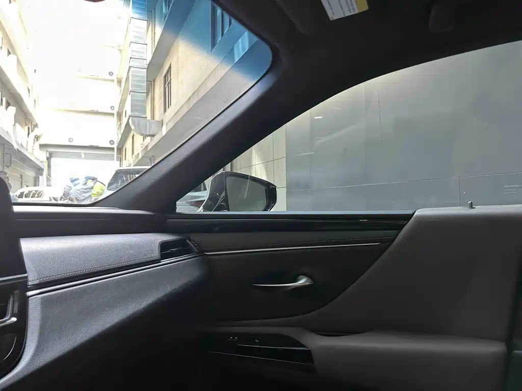 Lexus ES — миниатюра 18