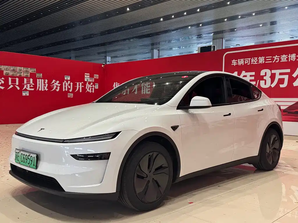 Tesla Model Y 2026 RWD Drive Dynamic Edition