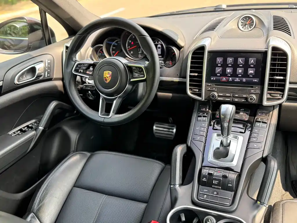 Porsche Cayenne — миниатюра 4