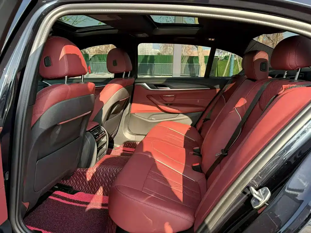 BMW 5 Series — миниатюра 6