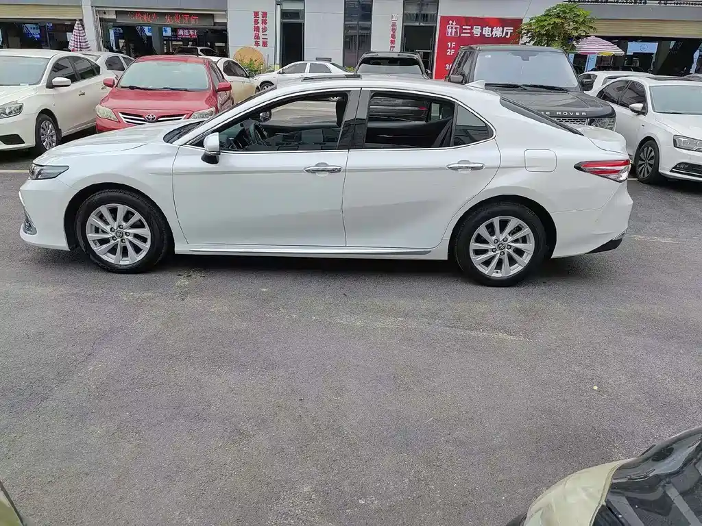 TOYOTA CAMRY