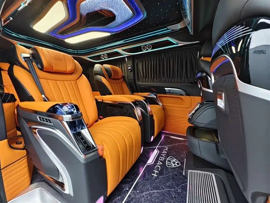 Mercedes-Benz Vito 2023 2.0T 7 мест