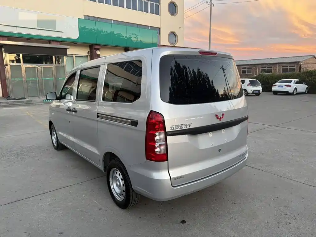 Wuling Hongguang V — миниатюра 4
