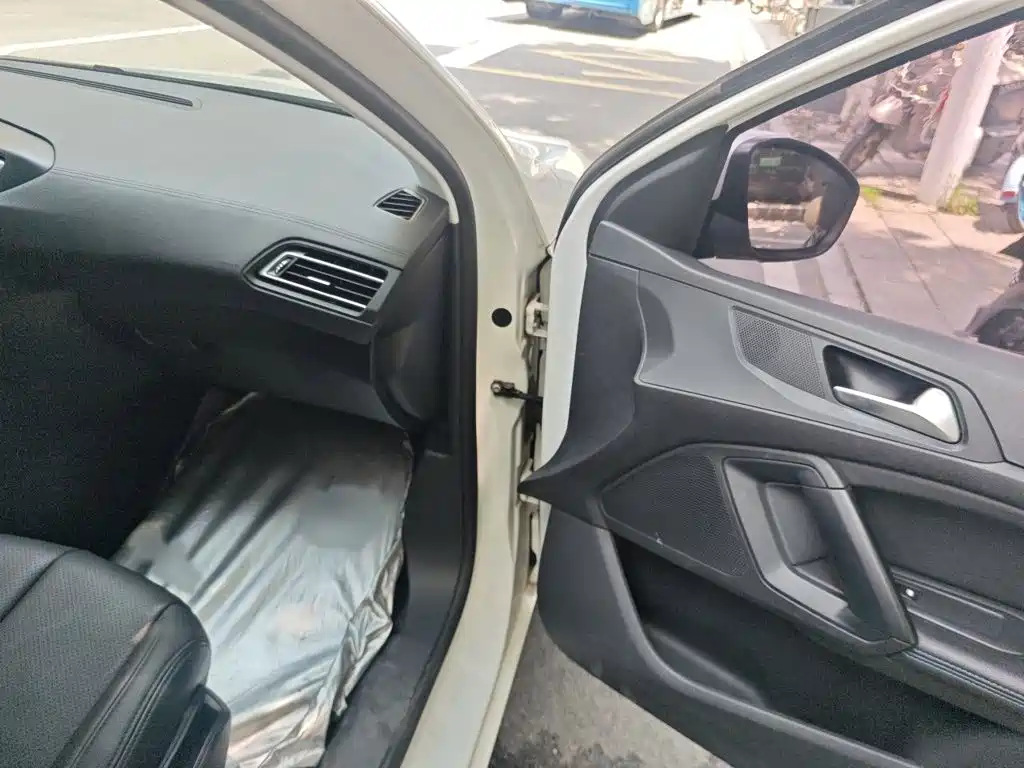 Peugeot 308 — миниатюра 20