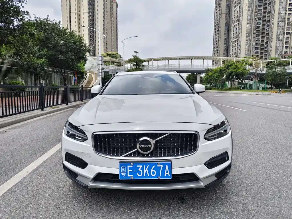 Volvo V90 2023 Cross Country B5 AWD