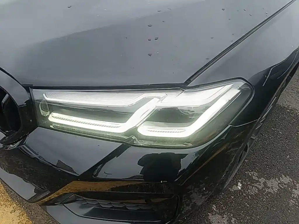 BMW 5 Series — миниатюра 24