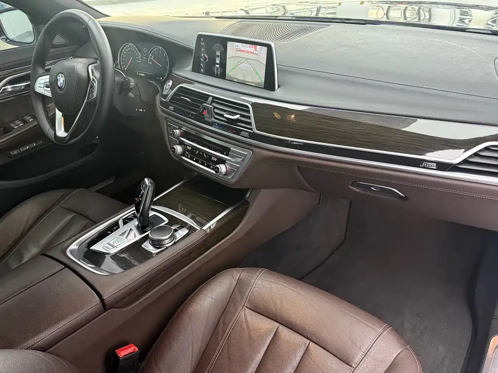BMW 7 Series — миниатюра 8