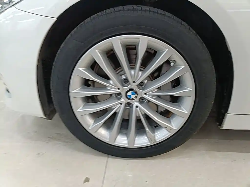 BMW 5 Series New Energy — миниатюра 23