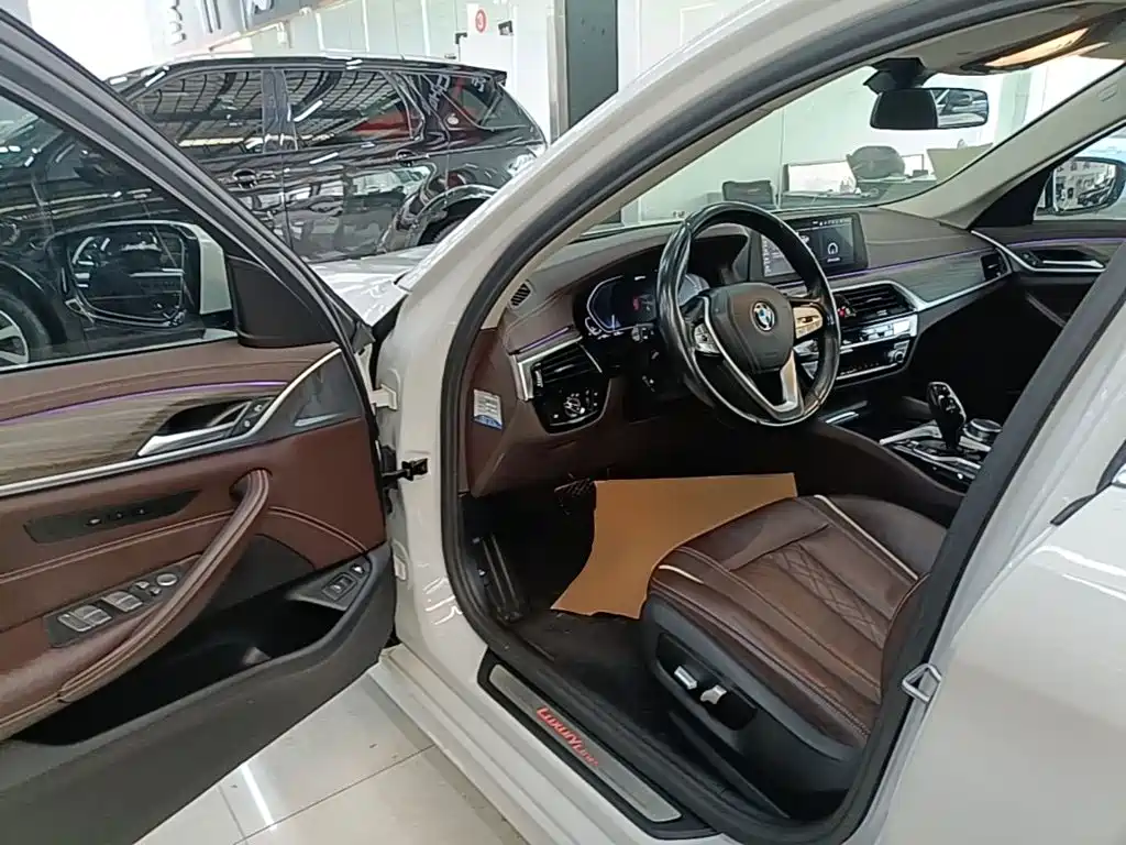 BMW 5 Series New Energy — миниатюра 16